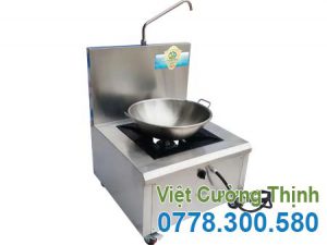 Chảo chiên và bếp sử dụng gas