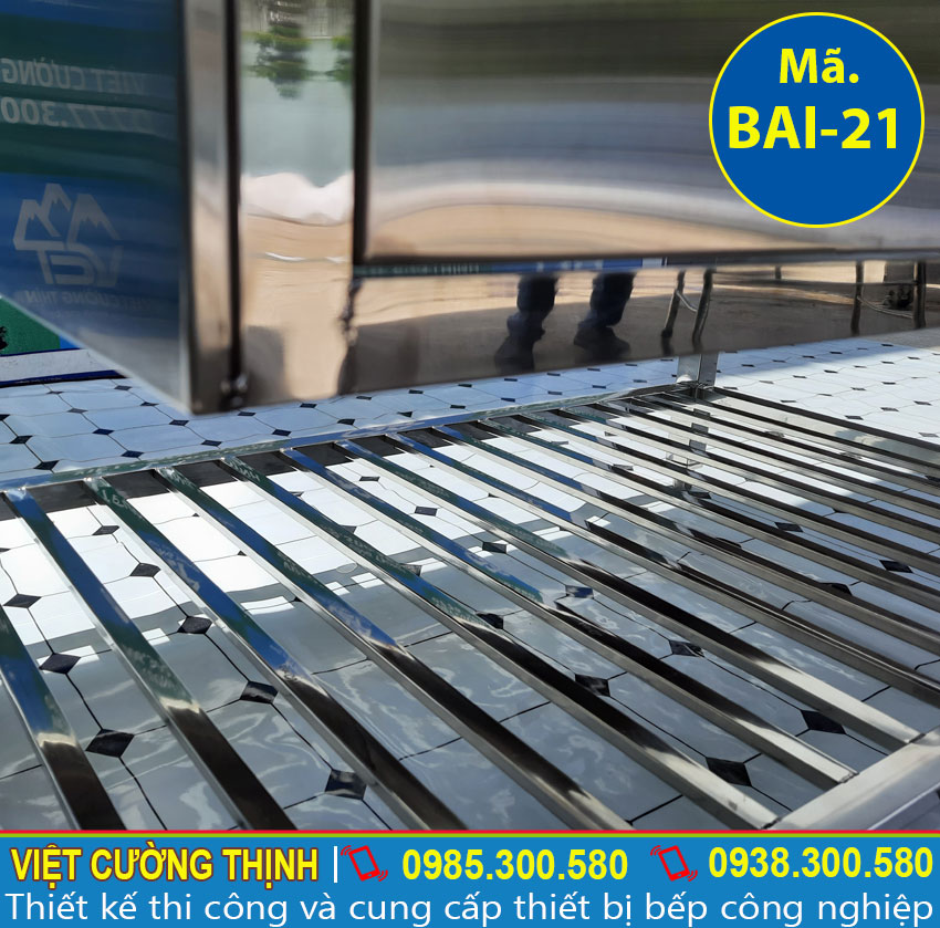 Góc dưới bàn bếp inox 304