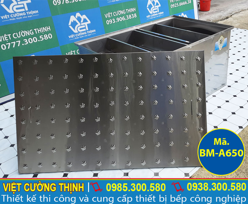 Góc phải bể tách mỡ inox 304