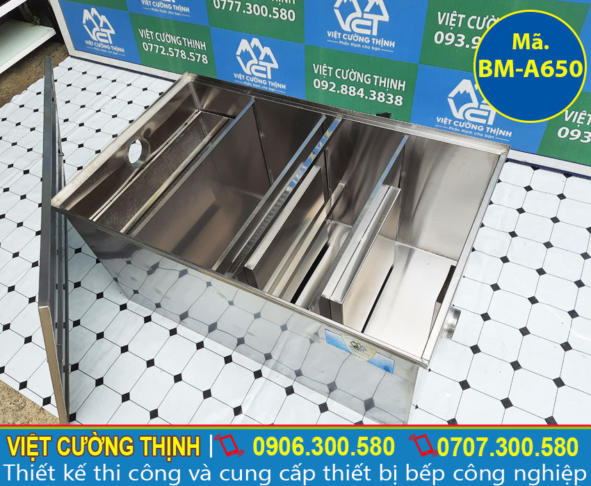 Góc trên bẫy mỡ inox nhà hàng